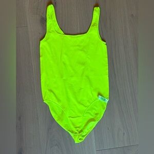 NWT SKIMS essentials scoopneck bodysuit neon yellow small